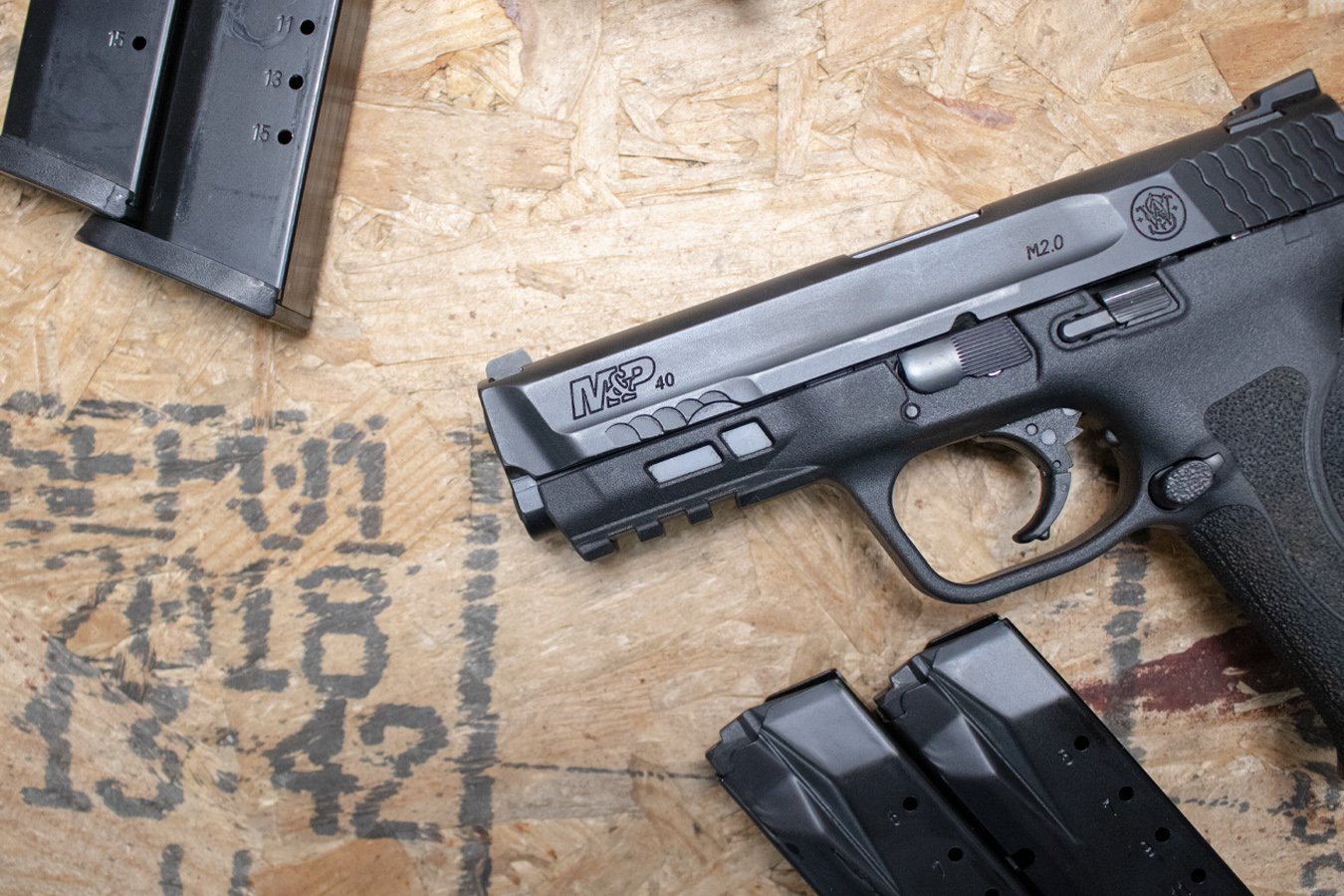 SMITH AND WESSON M&P40 M2.0 40 S&W Police Trade-In Pistols with Night Sights (Very Good Condition)